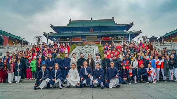 20230328肖主席带老年大学团队来太极宫研学（照片，谢俞宏，索尼） (2)(1).JPG