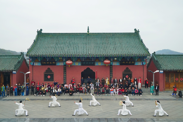 20230328肖主席带老年大学团队来太极宫研学（照片，谢俞宏，索尼） (3)_看图王.jpg