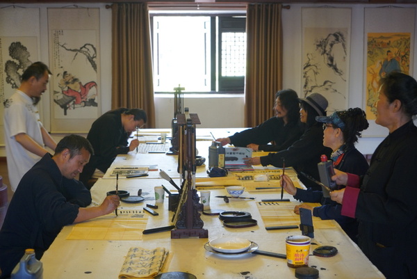 20230419马老师为义工班上书法课（照片，谢俞宏，索尼） (2).jpg